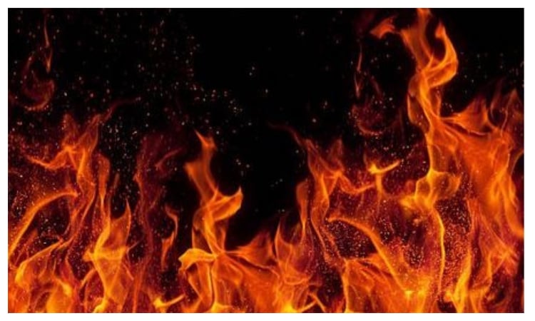 11 houses gutted in Chattogram