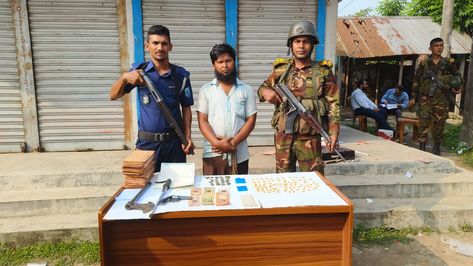 Youth detained with Yaba pills, pistol in Thakurgaon