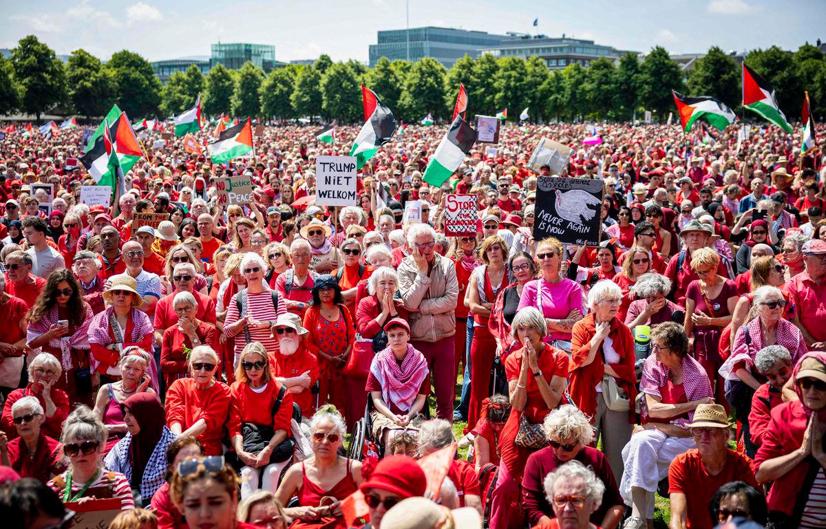 Tens of thousands rally in Dutch Gaza protest