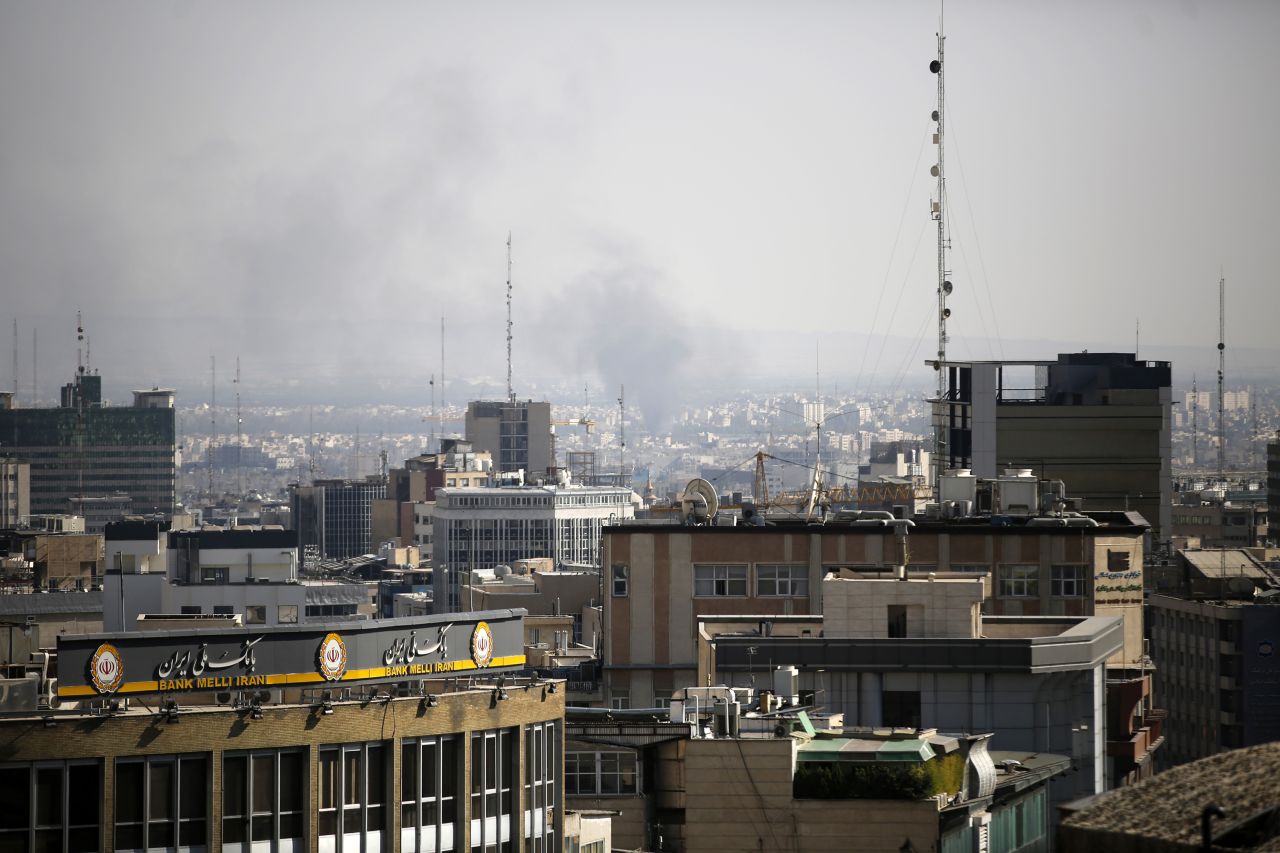 Russia pulls citizens from Iran, halts Tehran consulate