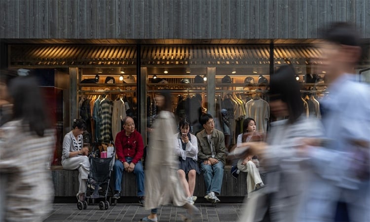 China retail sales beat forecast despite trade war tensions