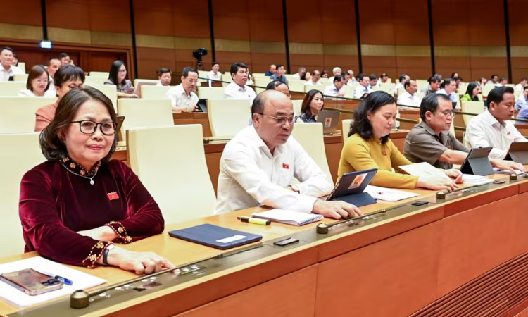 Vietmam lawmakers abolish district-level government