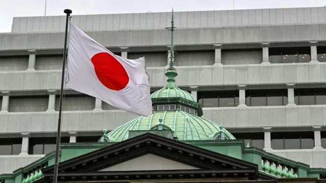 Yen slides ahead of Bank of Japan policy decision