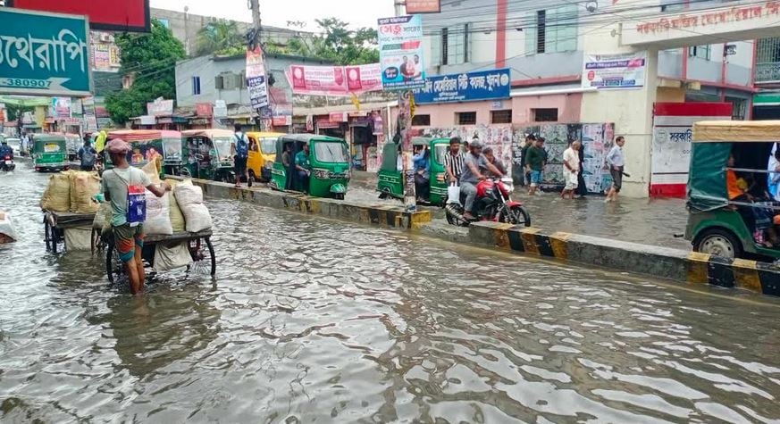 Heavy rain brings life in Khulna to standstill
