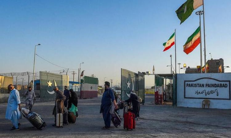 Govts scramble to evacuate citizens from Israel, Iran