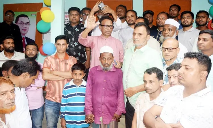 Tarique Rahman gifts new house to Jubo Dal worker Alauddin, his family