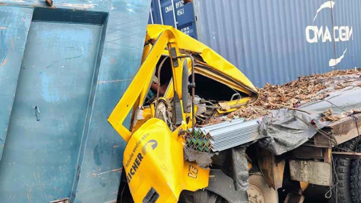 Road crash kills two in Mirsarai