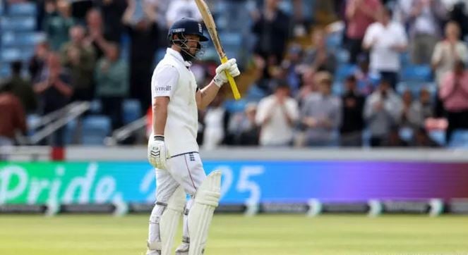 Krishna, Thakur give India hope after Duckett ton leads England charge