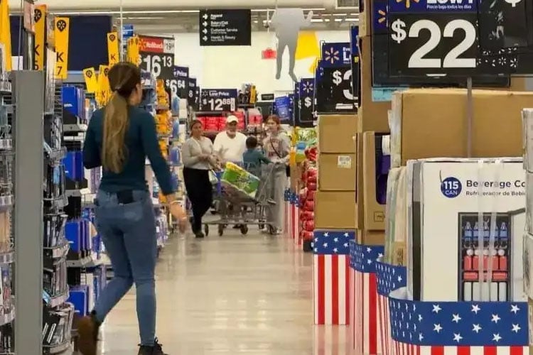 US consumer confidence weakens, misses expectations in June