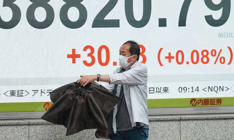 Stocks rally as Iran-Israel ceasefire holds, oil claws back some losses