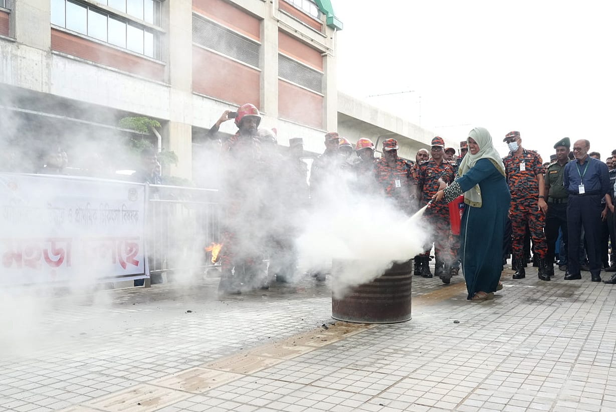 Firefight, rescue drill held at Uttara, Bijoy Soroni metro rail stations
