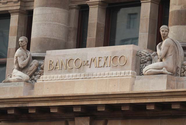 Mexico cuts key interest rate in face of global risks