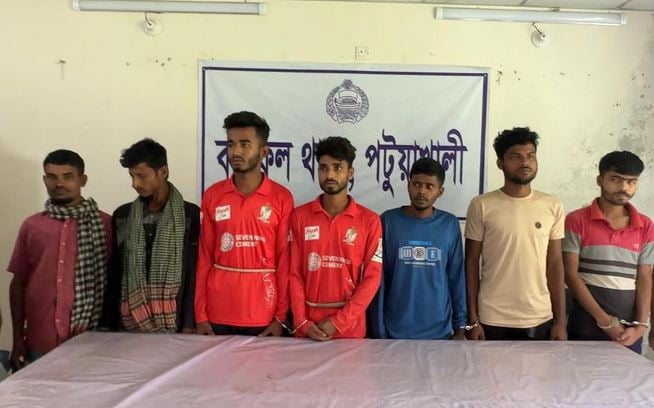 Seven including 2 robbers held in Patuakhali