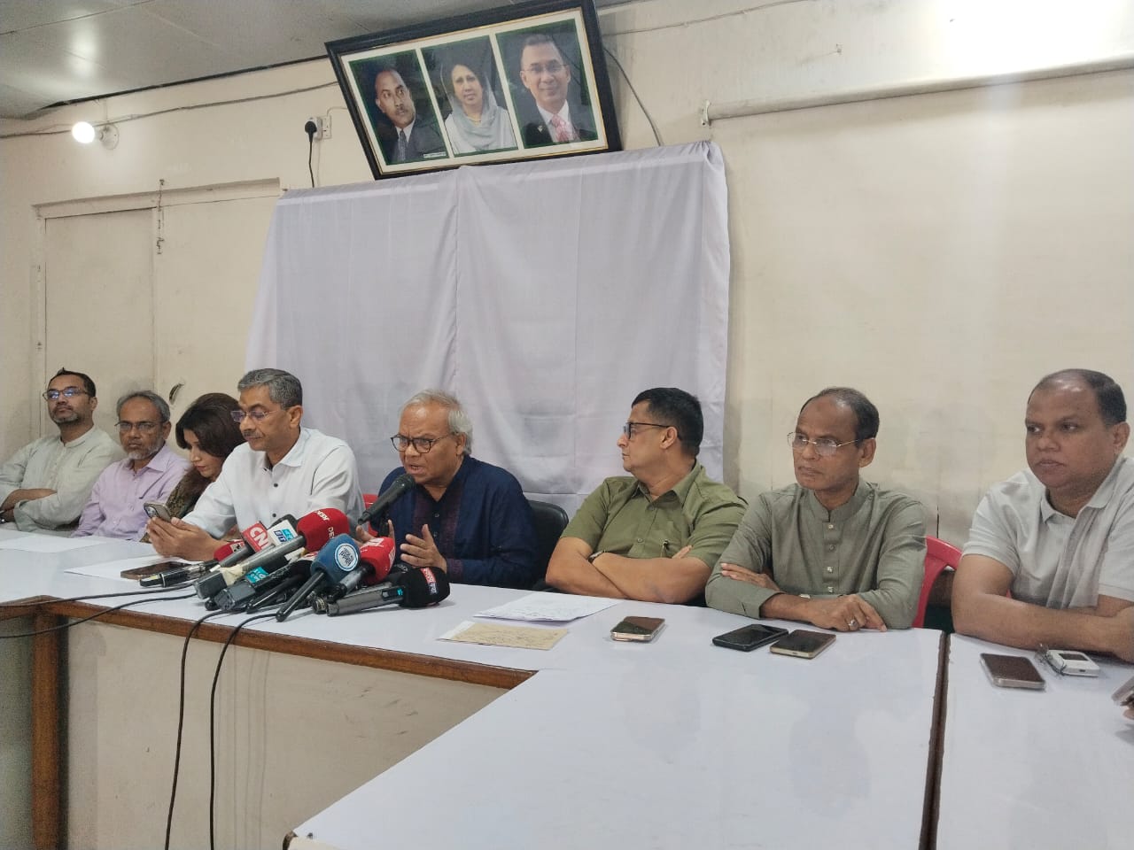 Rizvi urges all parties to stay united for country’s interests