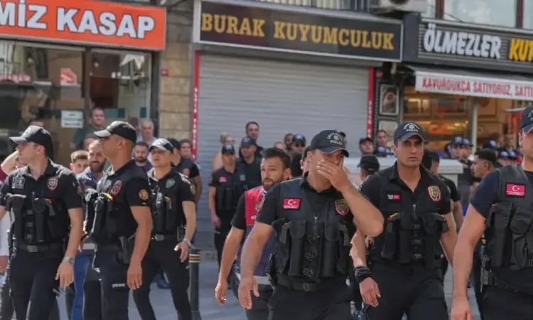 More than 50 arrested ahead of banned Istanbul pride parade