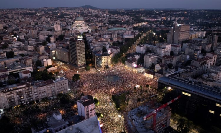 Serbian leader digs in, slams early elections rally