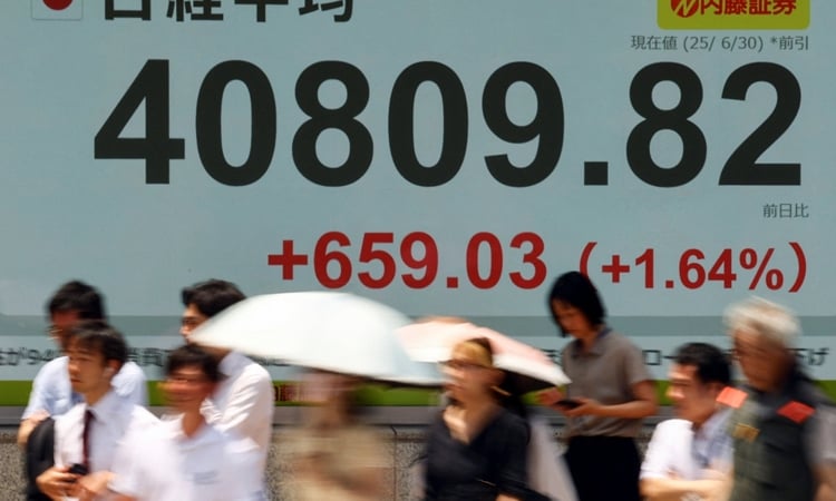 Asian stocks rise on trade deal hopes, Tokyo hit by tariff warning