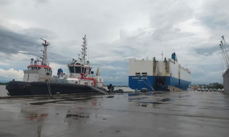 4 foreign commercial ships docked at Mongla Port 