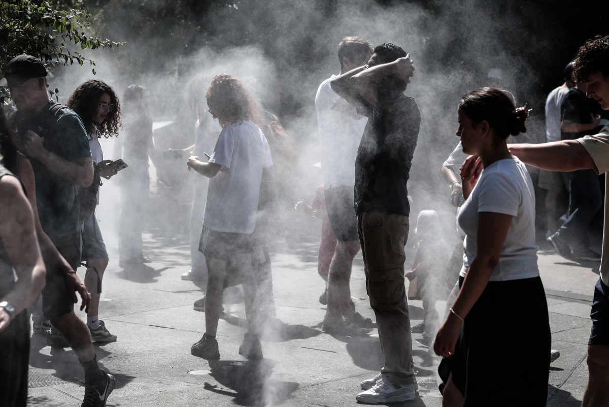 Two die in France of 'heat-related illness': minister