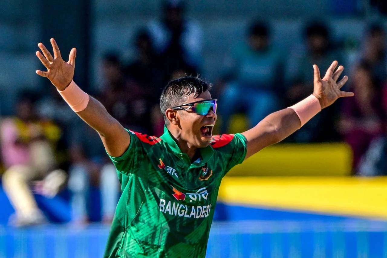Tanvir dismisses Kusal for his maiden ODI wicket