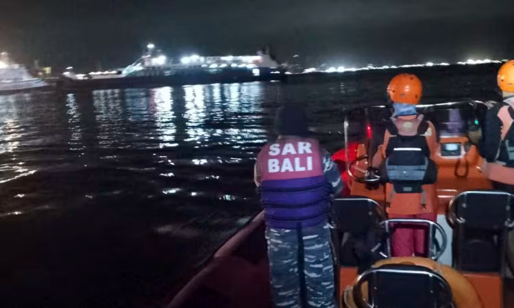 At least 4 dead, 23 rescued in Indonesia ferry sinking: local police