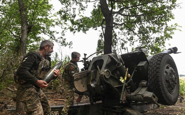 US officials downplay pause in aid to Ukraine