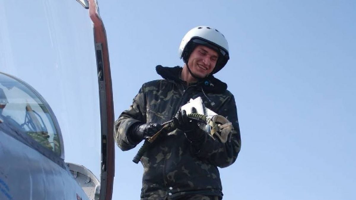 Kyiv mourns 'hero' F-16 pilot killed in Russian attack