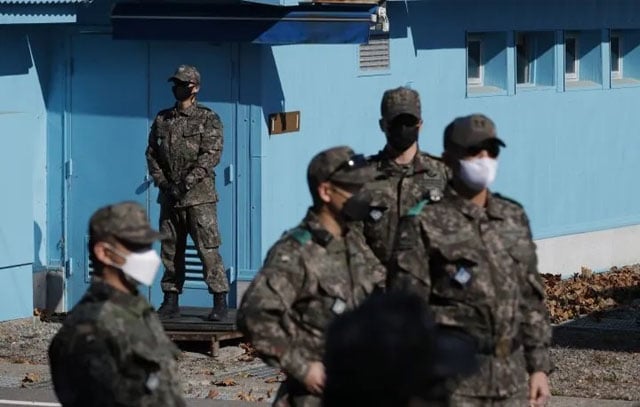 North Korean detained after crossing land border: Seoul military