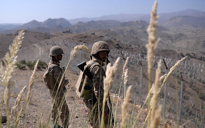 Pakistan army says killed 30 militants trying to cross from Afghanistan