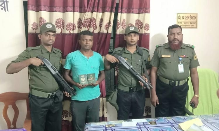 Indian truck driver held with 20 Bangladeshi passports in Benapole