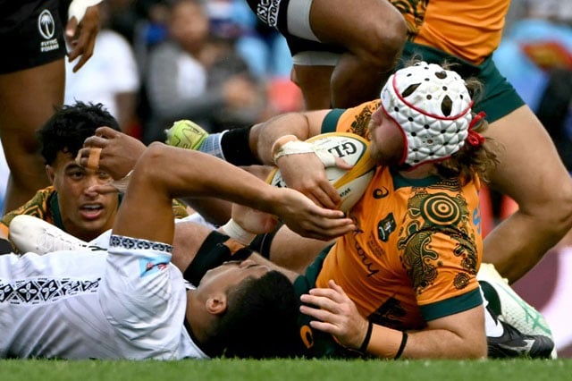 Last-gasp try saves Australia against Fiji