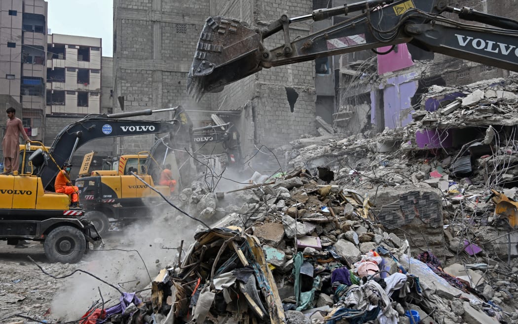 Death toll in Pakistan building collapse rises to 27