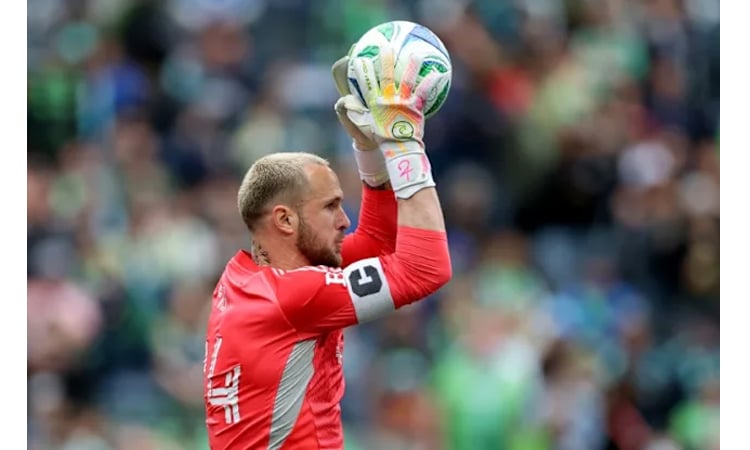 Sounders keeper Frei in hospital after scary collision