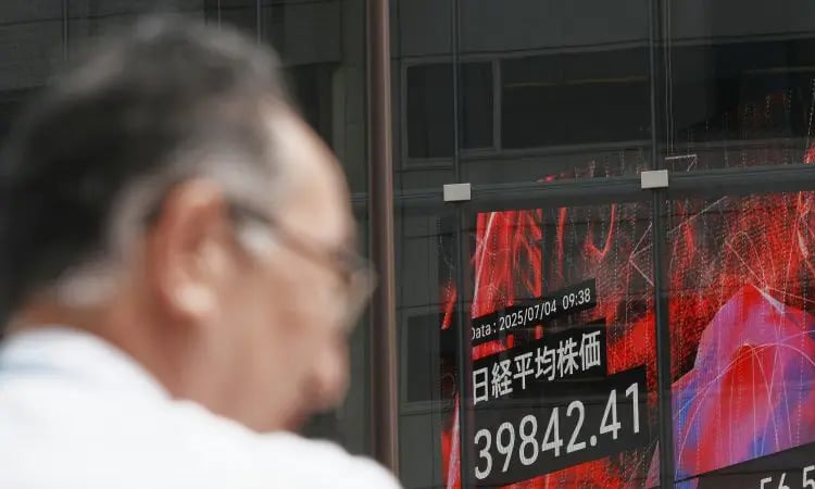 Asian markets drop as Trump's tariff deadline looms
