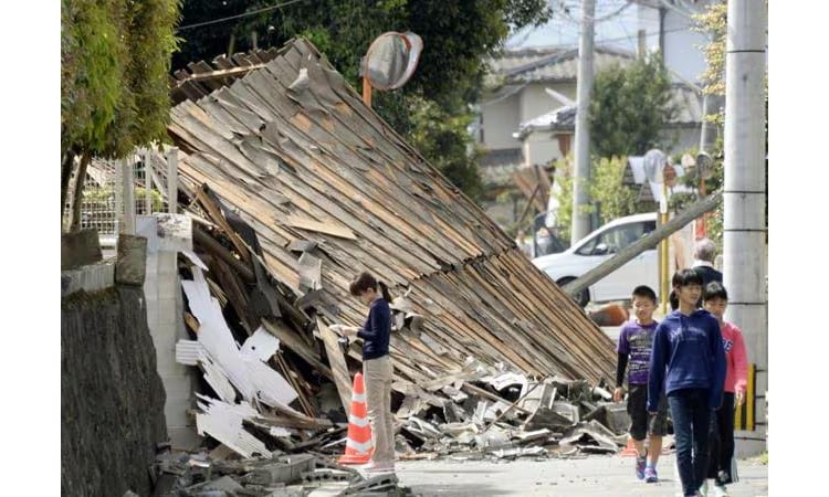 Dozens leave Japan islands after nearly 1,600 quakes