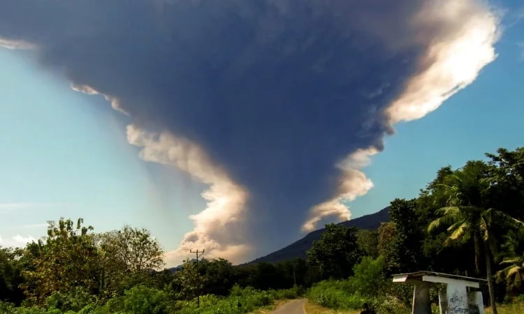 Indonesia volcano spews 18-kilometre ash tower: agency