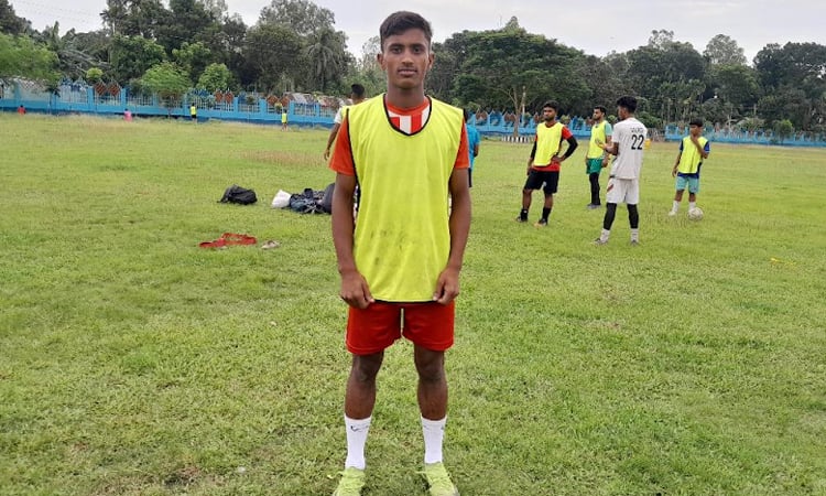 Young footballer Ananta eyes glory for mother and country