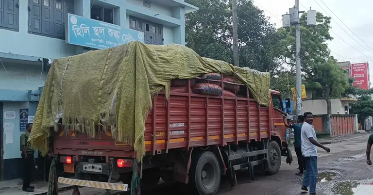 Green chilli import through Hili Land Port begins after 8-month 