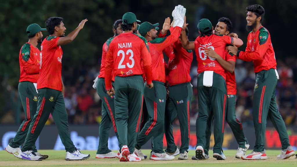 Mahedi shines as Bangladesh need 133 for historical series victory