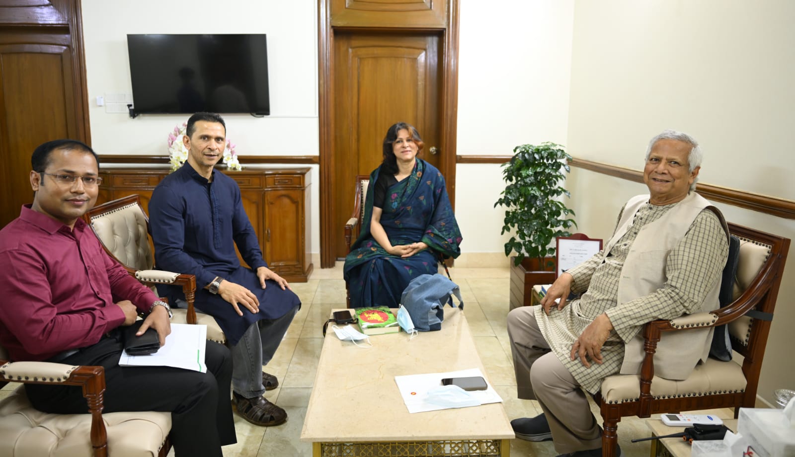 Tajuddin Ahmad's family meets Chief Adviser