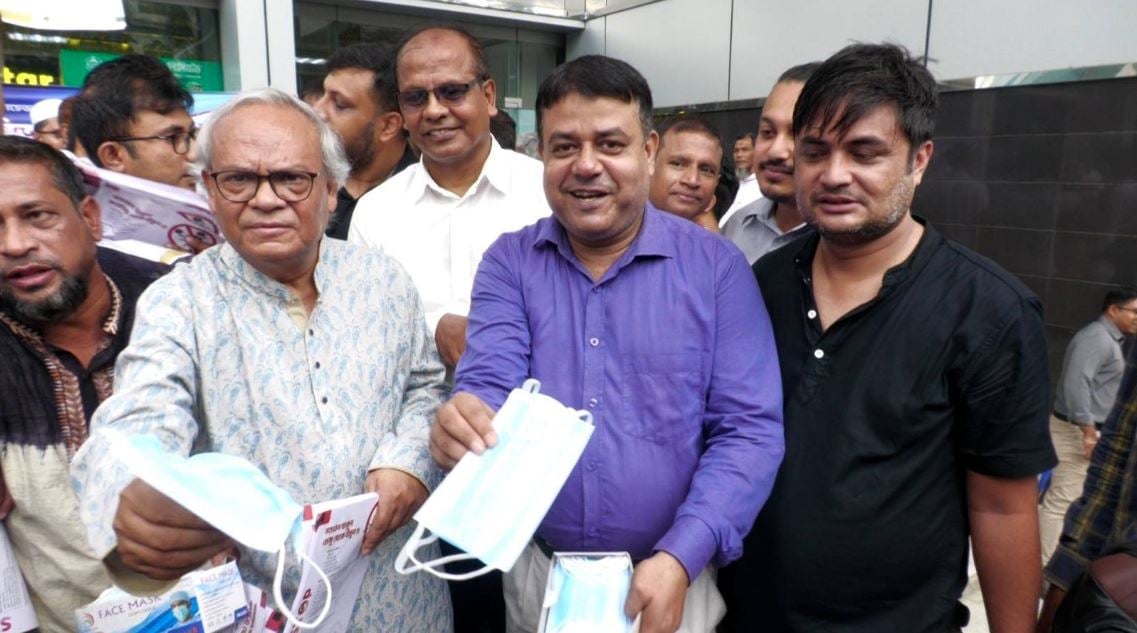 ZRF distributes leaflets, masks to make people aware on dengue, COVID-19