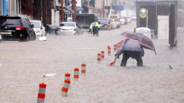 One killed as South Korea rain death toll rises to 11