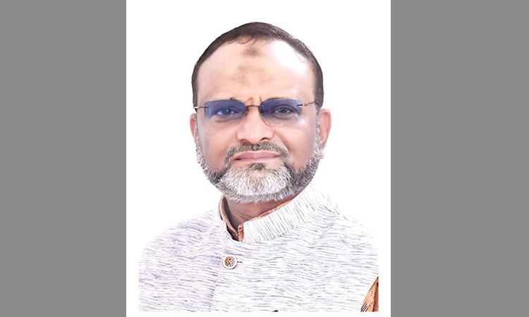 DU VC leaves for Japan