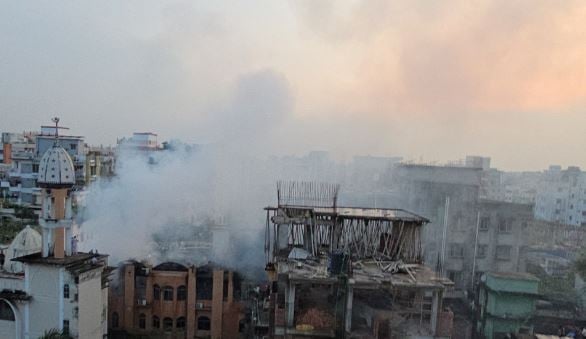 Residential building at Shawrapara catches fire 