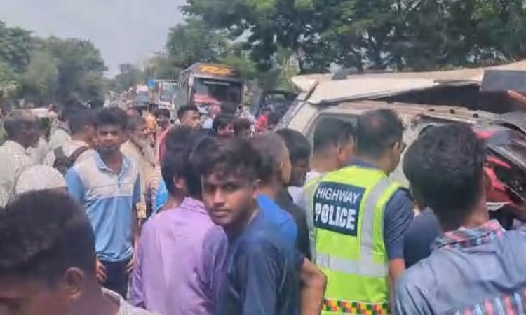 5 women among six killed in Natore accident