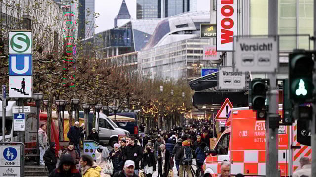 Germans reluctant to open wallets despite easing inflation