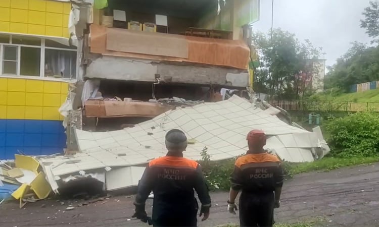 Russia declares emergency on tsunami-hit islands