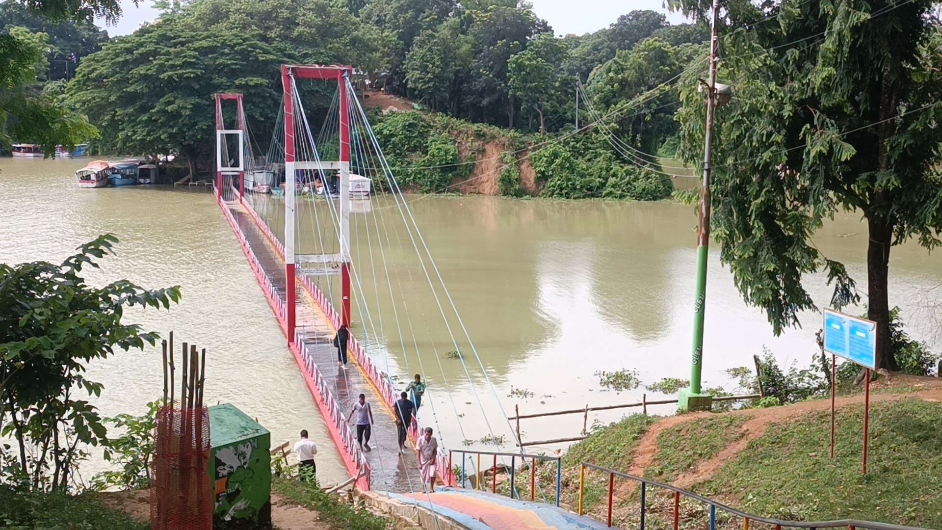 Kaptai water level above 105.54 msl, Rangamati hanging bridge submerged