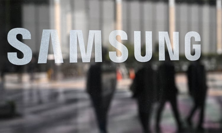 Samsung quarterly operating profits plunge as US curbs chip exports to China