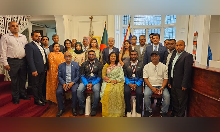 Bangladeshi swimmers cross English Channel after 37 years